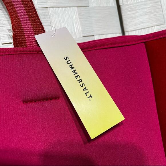 Summersalt x FABFITFUN Neoprene Beach Tote Bag Hot Pink Red - Picture 7 of 14